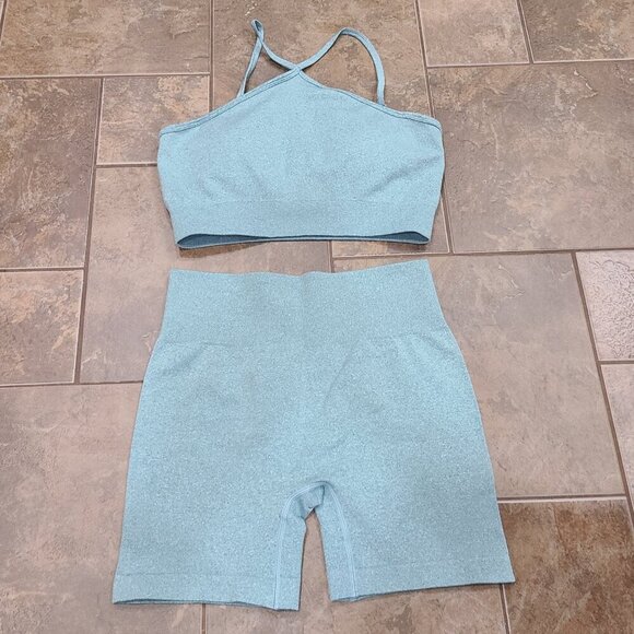 ❄3/$26 Xmas sale❄ NWOT 2 piece Workout short and top set. - Picture 1 of 4